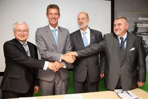 Wiceprezes Airbus Helicopters wraz z rektorami Politechniki Łódzkiej, Politechniki Gdańskiej oraz rektorem Uniwersytetu Technologiczno-Humanistycznego im. Kazimierza Pułaskiego w Radomiu