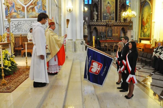 Pierwsza inauguracja roku akademickiego UTH im. Kazimierza Pułaskiego w Radomiu. Poświęcenie sztandaru